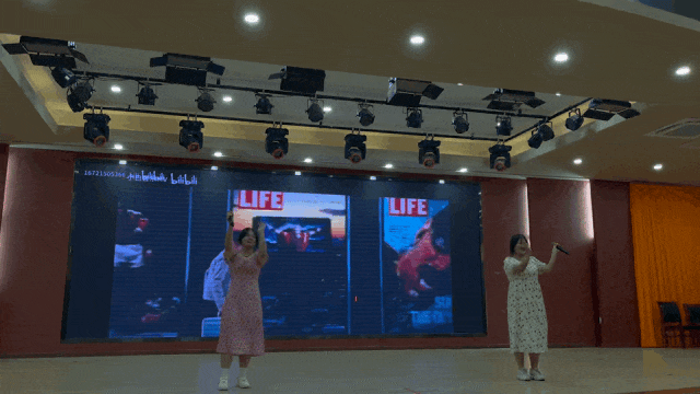 我校高中部举办英语才艺show