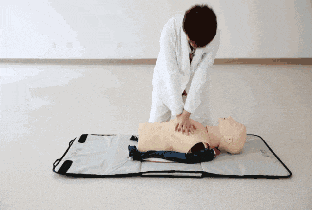 aed电极贴怎么贴使用AED时，电极片贴哪里才对？这堂“暑假安全课”细节满满！_https://www.jmylbn.com_新闻资讯_第3张