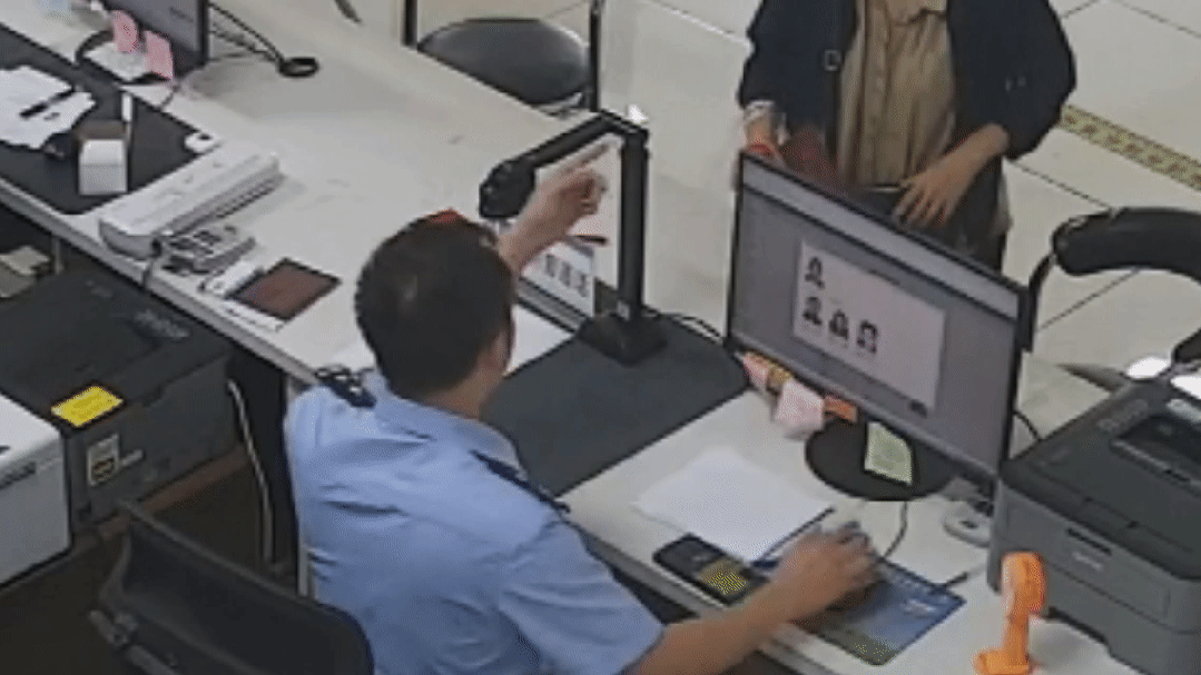 冲上热搜！警校女实习生工作抓了个逃犯！网友：新手成功上分