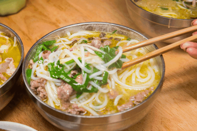 三省交接又找到一座冷门又好吃的小城，美食比厦门还王炸！