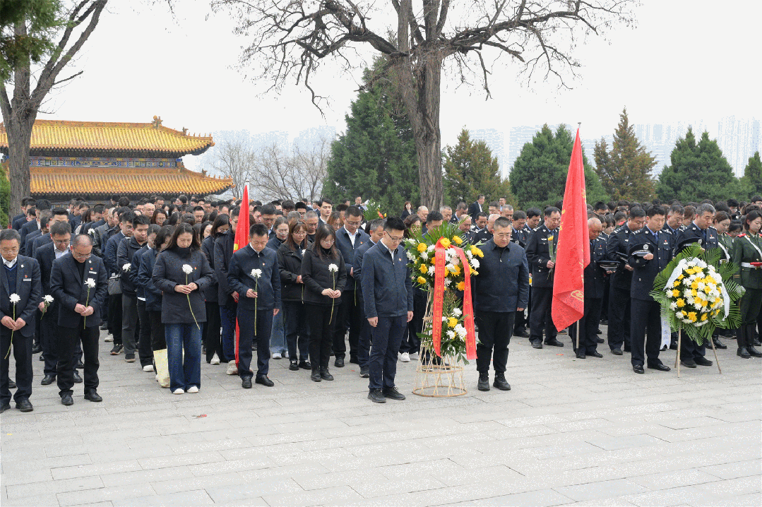 传承英烈志 奋进新征程——山西低碳环保（煤规院）集团党委组织开展清明祭扫烈士活动(图3)
