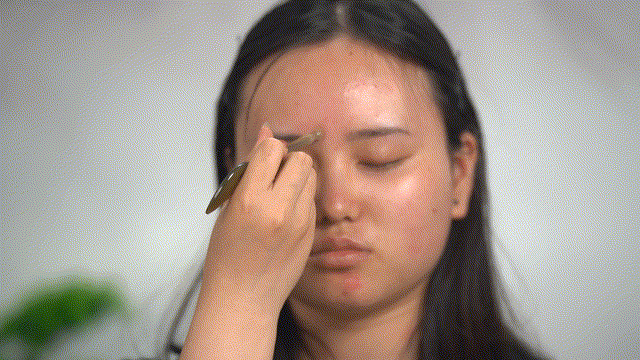 牛角刮痧板怎么存放脸部「松、垂、垮」显老10岁？在家多做这一事，清除面部瘀滞，让颜值“回春”_https://www.jmylbn.com_新闻资讯_第8张