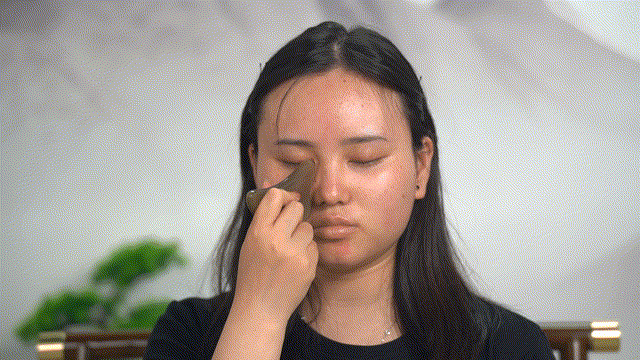 牛角刮痧板怎么存放脸部「松、垂、垮」显老10岁？在家多做这一事，清除面部瘀滞，让颜值“回春”_https://www.jmylbn.com_新闻资讯_第4张