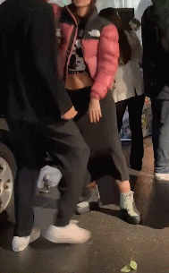 “好莱坞第一美胸”超模曝光新恋情！与顶流男星街头热吻，却遭大批网友辱骂？（组图） - 10