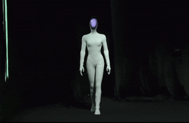 小鹏“女机器人”被怀疑是真人，何小鹏当场“扒衣验身”——AI女友真的要来了？