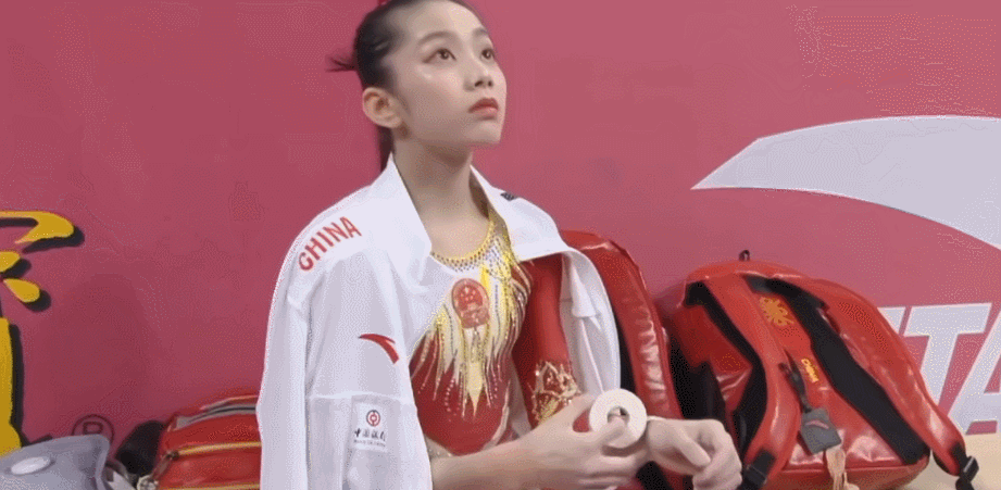 【美女】17岁体操界“佟丽娅”夺世界冠军！凭1秒美貌刷爆朋友圈，网友：甜到我心都化了（组图） - 11