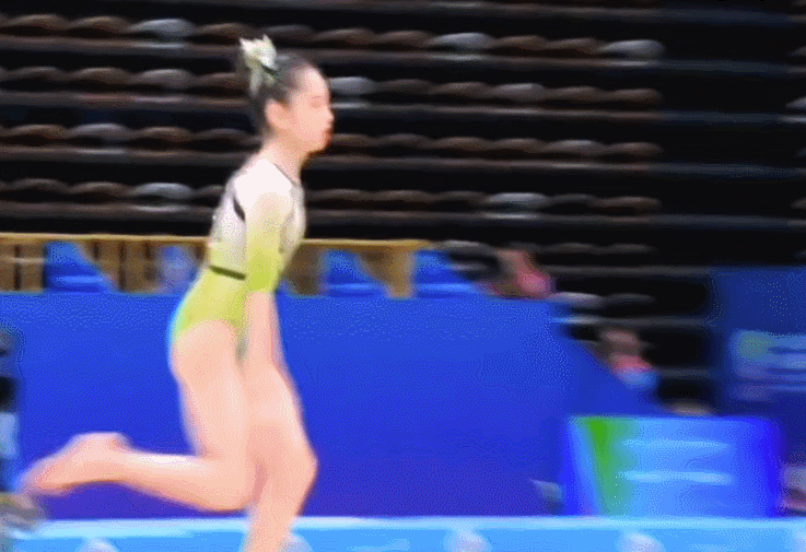 【美女】17岁体操界“佟丽娅”夺世界冠军！凭1秒美貌刷爆朋友圈，网友：甜到我心都化了（组图） - 9