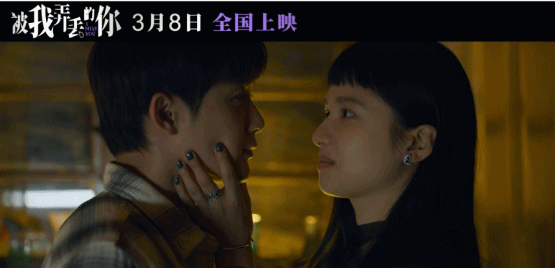 谁能想到,女孩子占据主动的捏脸索吻,更是该死的令人心动啊!