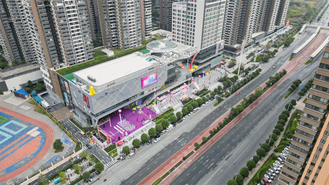 南宁长虹路万科广场定位"艺趣生活漫游街区"的南宁金域中央万科里