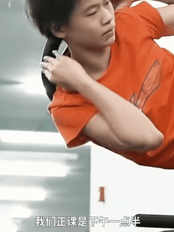 医用绷带怎么绑图片热搜第一！全红婵自曝跳水前要花半小时绑绷带，教练回应_https://www.jmylbn.com_新闻资讯_第11张