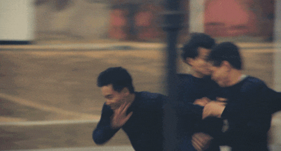 是的,我怀念哥哥,也怀念那个,回不去的,即便是明星,仍然保留着真诚的