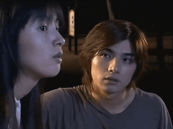 2004年,都还是演艺圈新人的林依晨,贺军翔,出演了《爱情合约》.