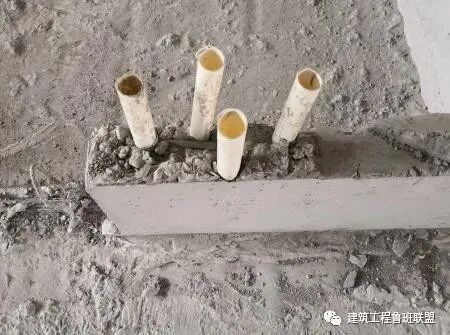 现浇墙如何预留水管压槽？现场示例！