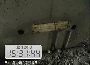 现浇墙如何预留水管压槽？现场示例！