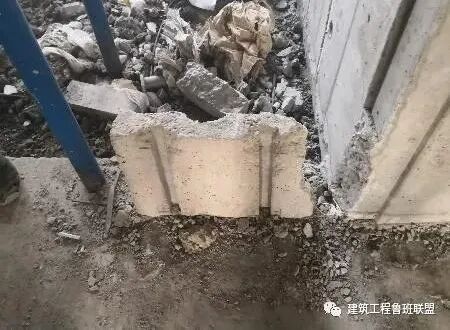 现浇墙如何预留水管压槽？现场示例！