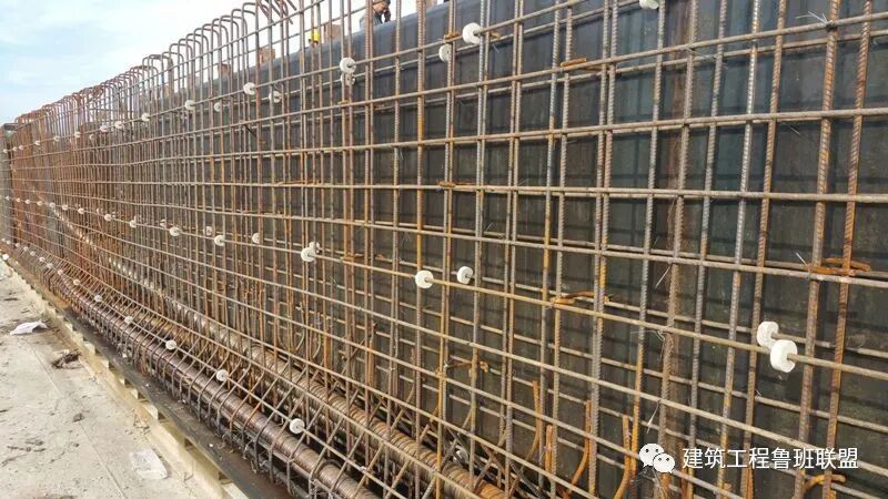 如何确保钢筋混凝土保护层厚度？施工和垫块要点总结！的图2