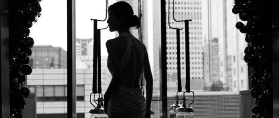 最美还是她吗？