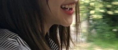 别人被骂作秀，他为何逃过了？