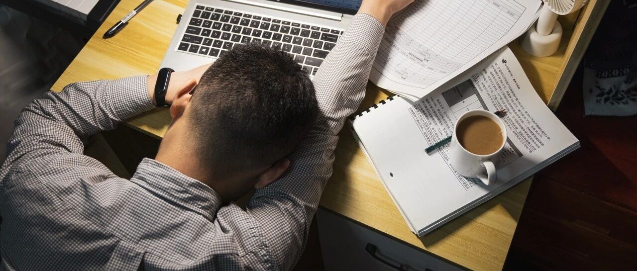 险丧命！20岁大学生连续熬夜后住进ICU！初期症状和感冒很像…