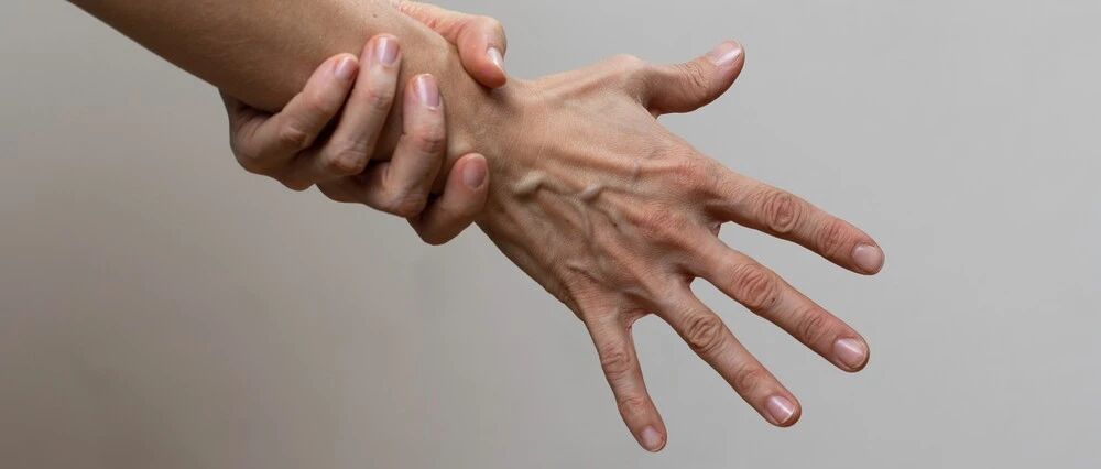 以为是"键盘手"没在意，程序员手疼7年查出骨肿瘤！有这种症状可别再拖了