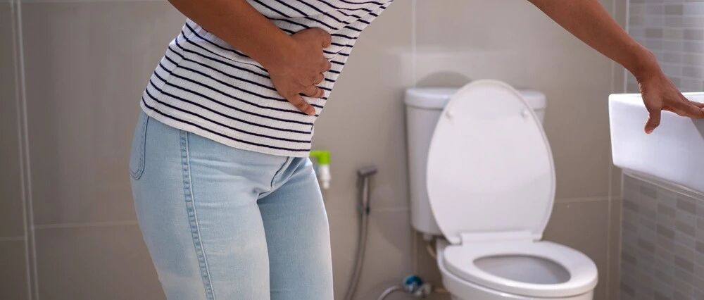 热搜第一！憋尿憋到尿血，你所知道憋尿的危害远远还不够…