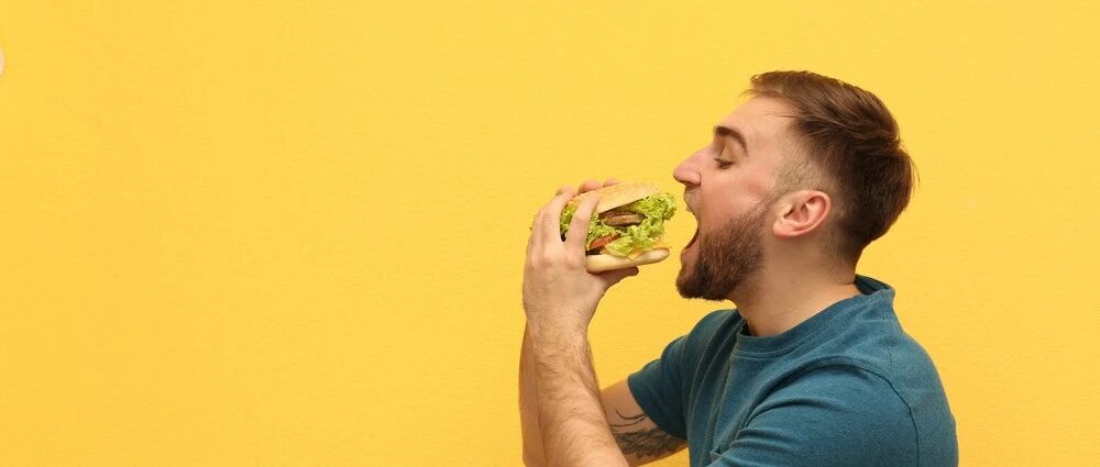 快住嘴！一不开心就想吃东西？小心"借吃消愁愁更愁"