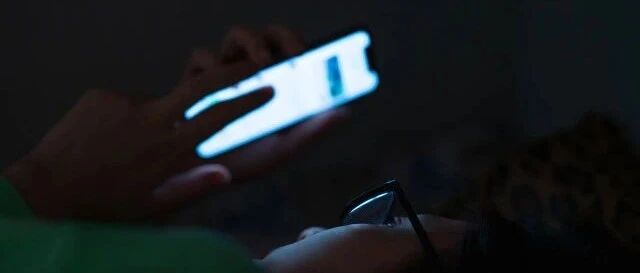 可怕！大学生连续熬夜竟长出"毛尾巴"！这个年龄段的人要警惕…