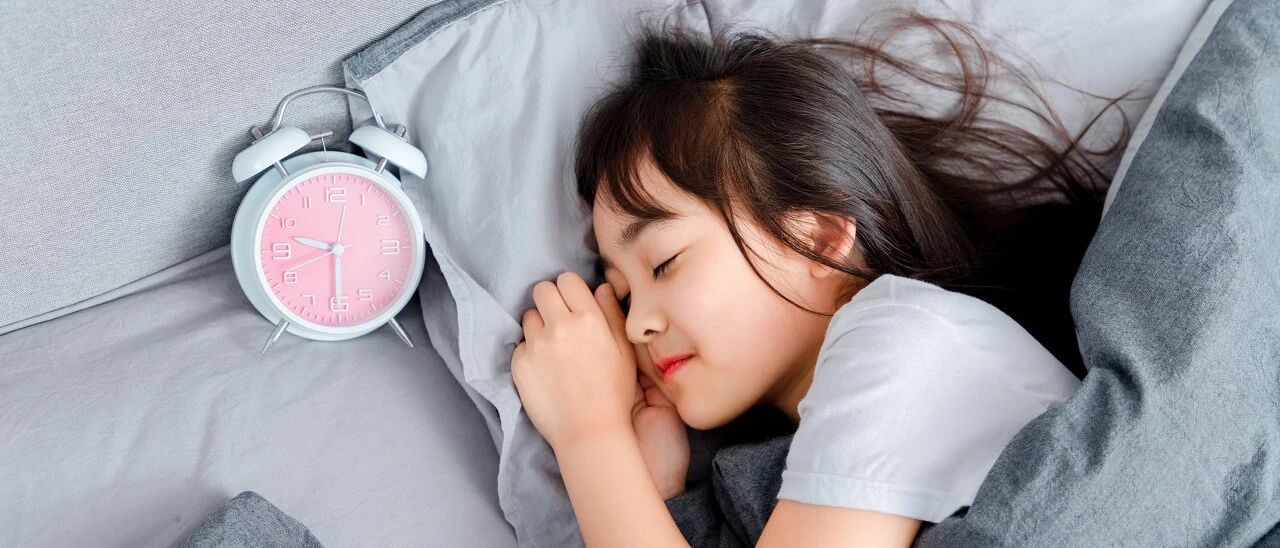 睡觉究竟侧卧好，还是平躺好？原来脊柱最喜欢的"睡姿"是…