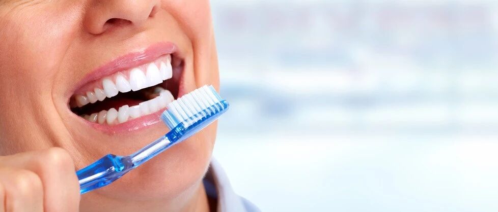 早上起床先刷牙还是先喝水？答案竟然是这个！很多人都做错了