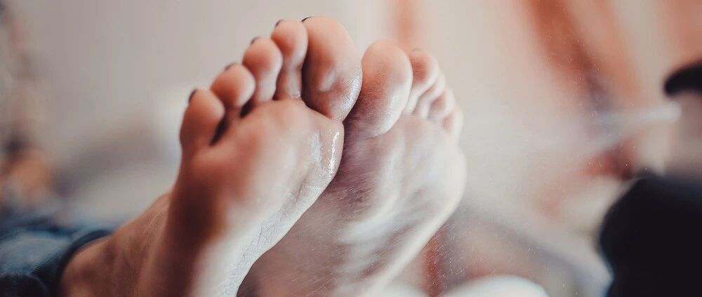 女子爱穿尖头鞋竟患上这种"瘤"！不同脚型该怎么选鞋？今天全说清楚了