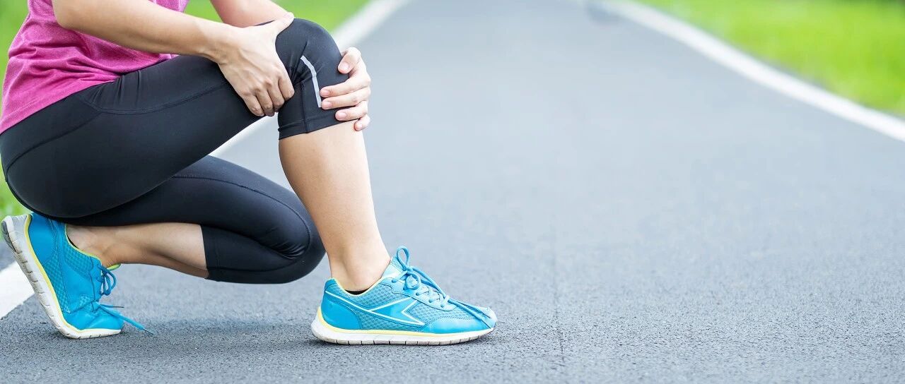 当心！起身或者蹲下时，膝盖会"咔咔"响？出现这些症状一定要重视…