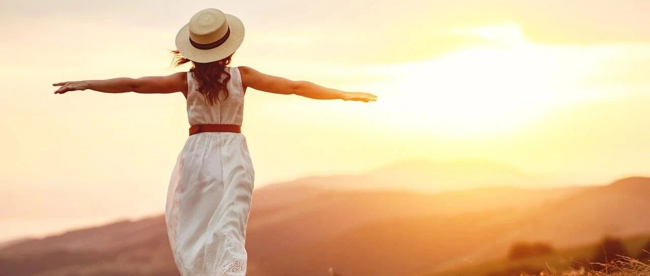 夏天穿什么颜色的衣服最凉快？白色？没想到这么多年都穿错了