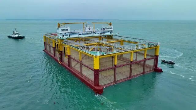 这是刚刚投入使用的深海智能养殖平台“恒燚一号”。新华社发