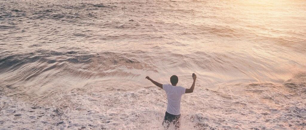 励志语录：生活不能等待别人来安排，要自己去争取和奋斗