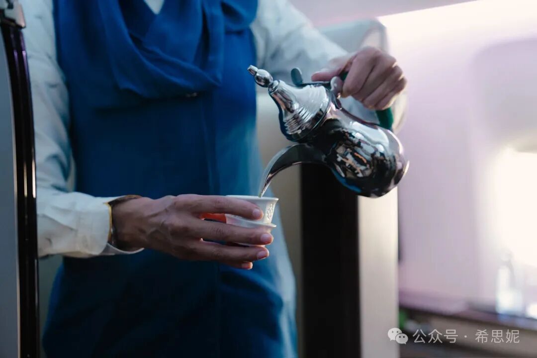沙特航空头等舱吉达直飞洛杉矶16小时：升舱1300美金，餐食惊艳WiFi故障