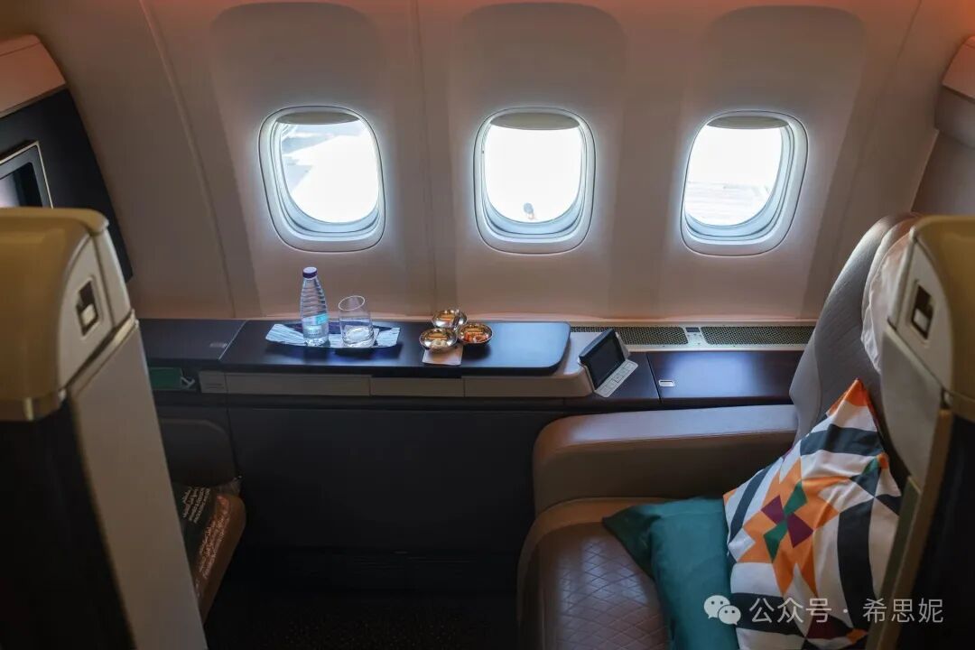 沙特航空头等舱吉达直飞洛杉矶16小时：升舱1300美金，餐食惊艳WiFi故障