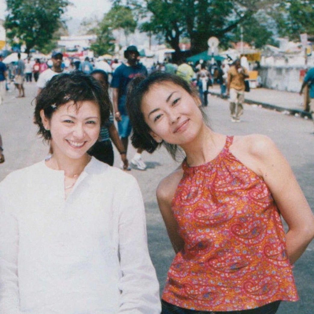 小泉今日子为中山美穗致感人告别辞,如同催泪瓦斯全场泪目……这就是真姐妹情吧……