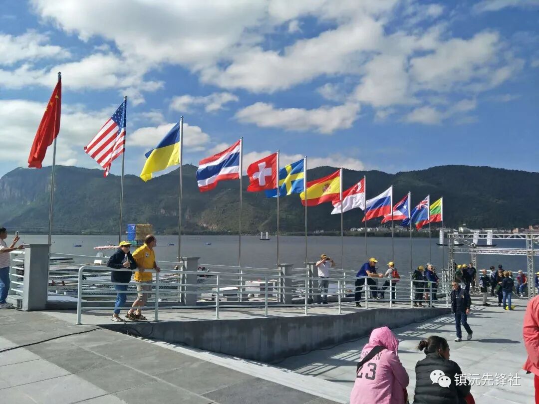 隆胸假体硅胶大小型号_旗子型号大小_铲车大小型号