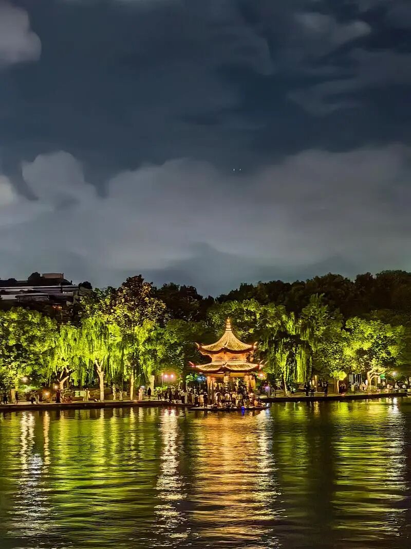 夜游西湖啦