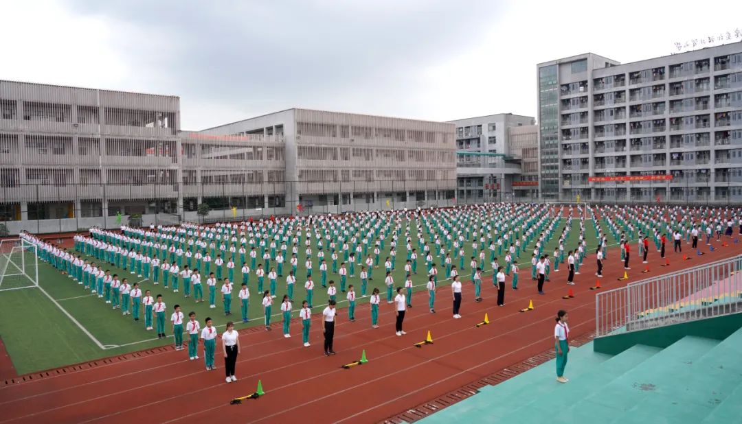 湖城学校校长图片