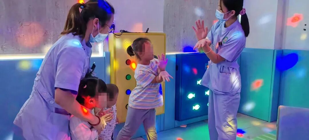 儿童站立架怎么安装【健康科普】特殊儿童行为问题及处理，康复医学给您支招_https://www.jmylbn.com_新闻资讯_第18张