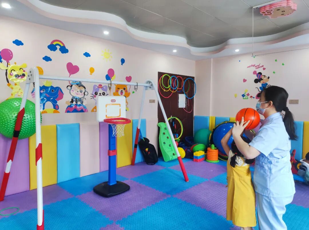 儿童站立架怎么安装开班预告｜罗城中医医院暑假学习困难训练班、脊柱侧弯矫正训练营开课啦！_https://www.jmylbn.com_新闻资讯_第12张