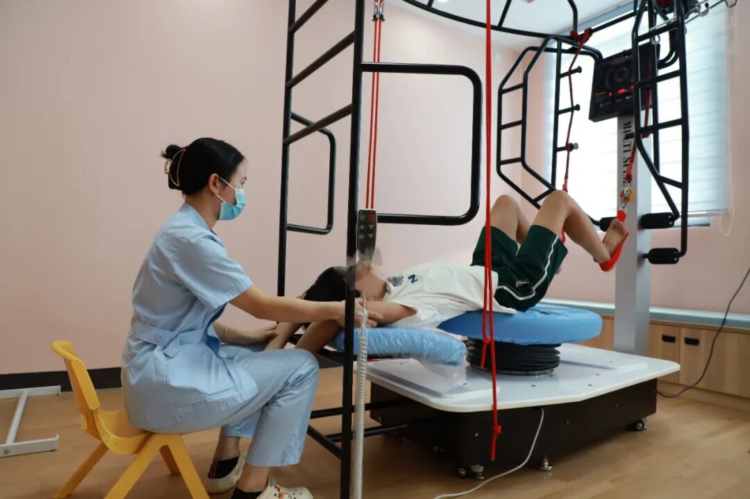 儿童站立架怎么安装开班预告｜罗城中医医院暑假学习困难训练班、脊柱侧弯矫正训练营开课啦！_https://www.jmylbn.com_新闻资讯_第16张