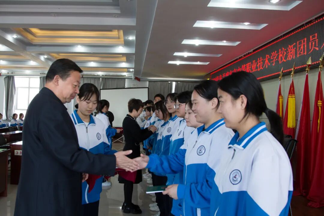 市中等职业技术学校举办"感党恩 听党话 跟党走"