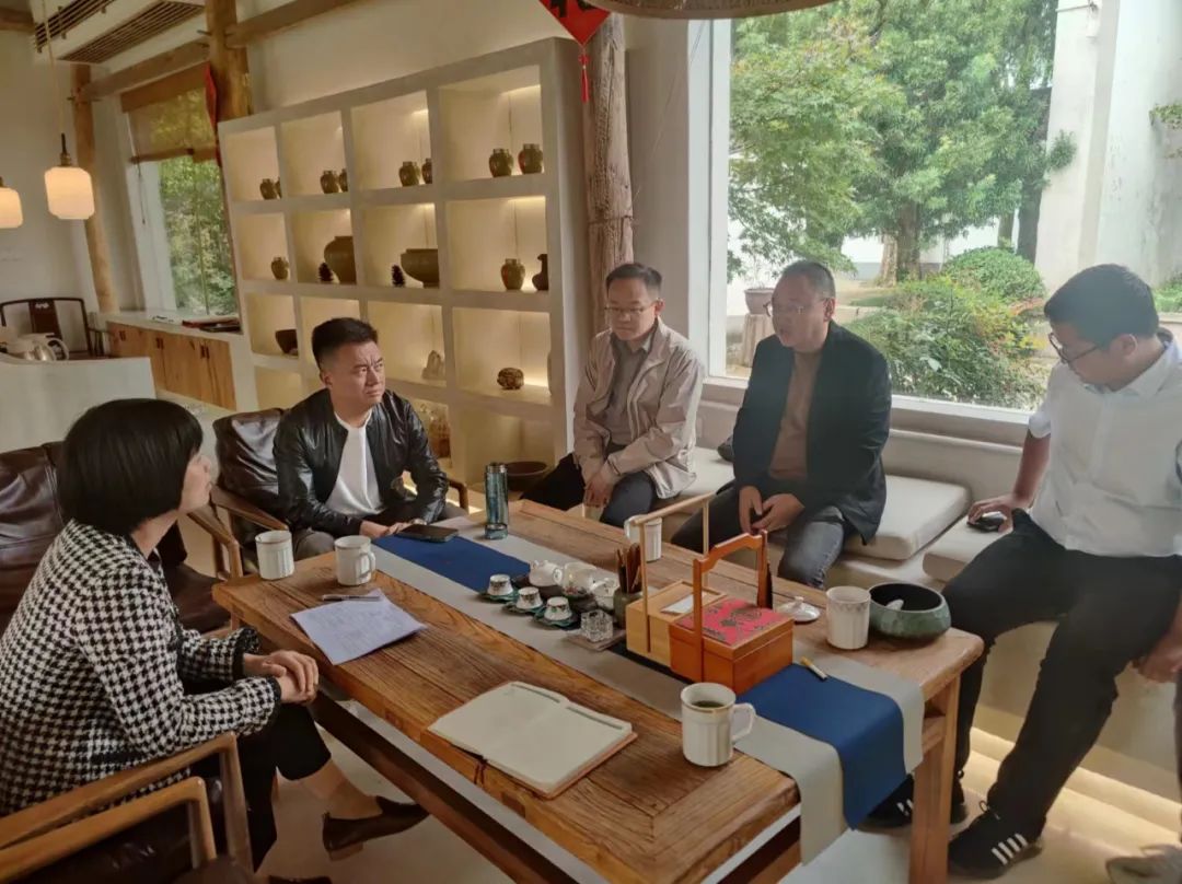 10月12日，泾县乡村振兴发展有限公司董事长葛峰、党委副书记周媛及运营单