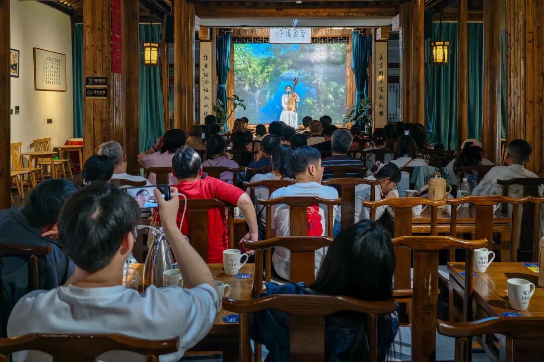 皮市街小剧场+乔家明 (1).jpg