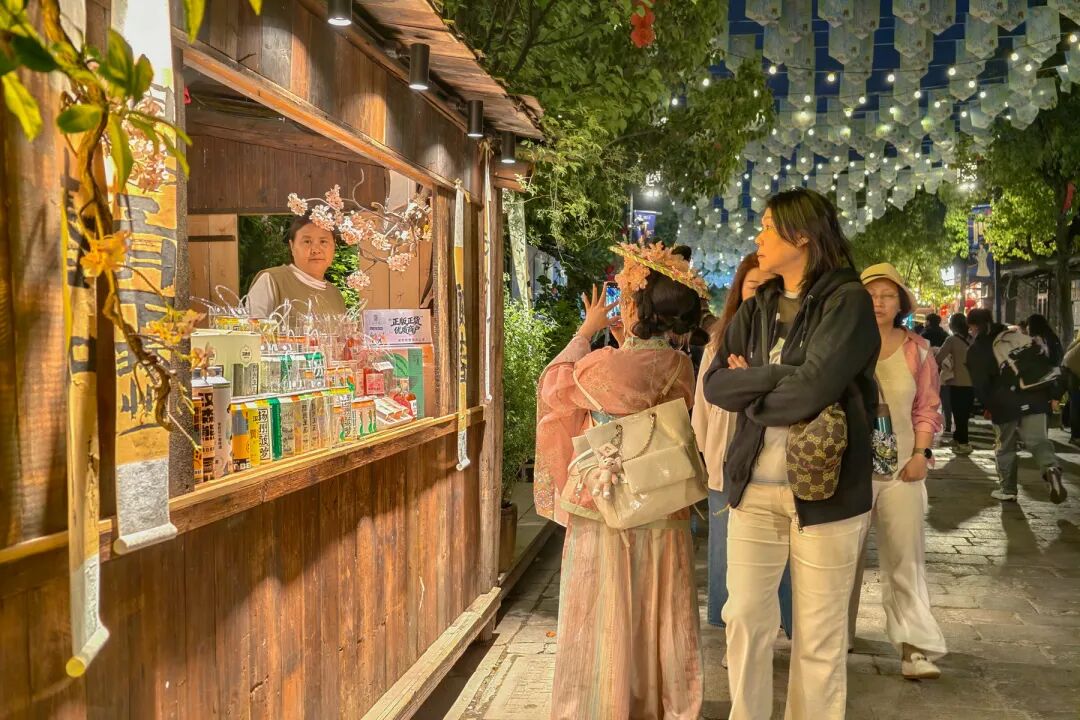 皮市 街夜景+乔家明 (3).jpg