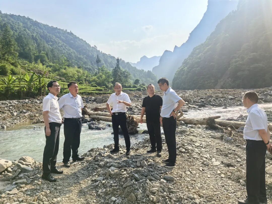 邱献兵调研指导地质灾害防治工作