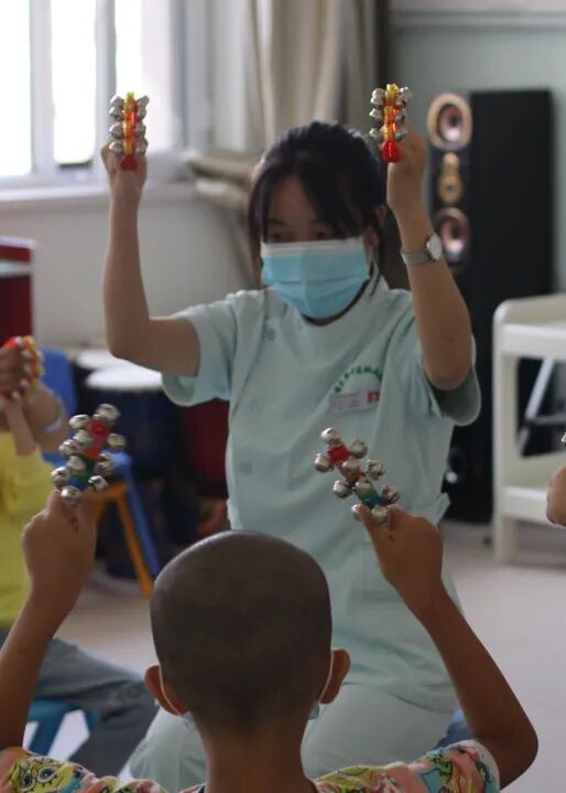 听统训练是什么带着耳机做训练？听觉统合训练“听”出孤独症儿童康复新途径_https://www.jmylbn.com_新闻资讯_第9张