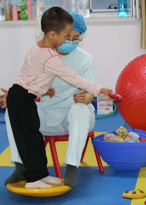 听统训练是什么带着耳机做训练？听觉统合训练“听”出孤独症儿童康复新途径_https://www.jmylbn.com_新闻资讯_第8张